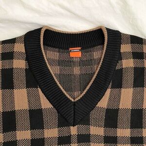 M ORIGINAL® MEN'S PLAID KNIT V-NECK SWEATER.
